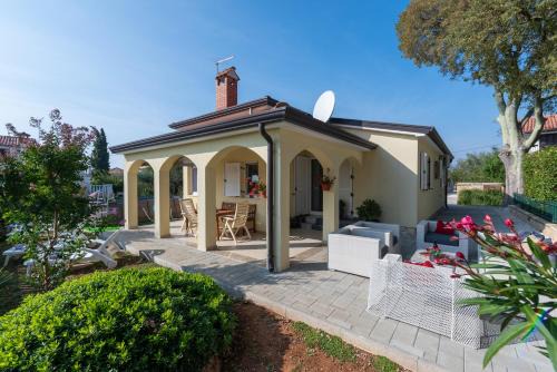 Veleniki House | Villa Luck