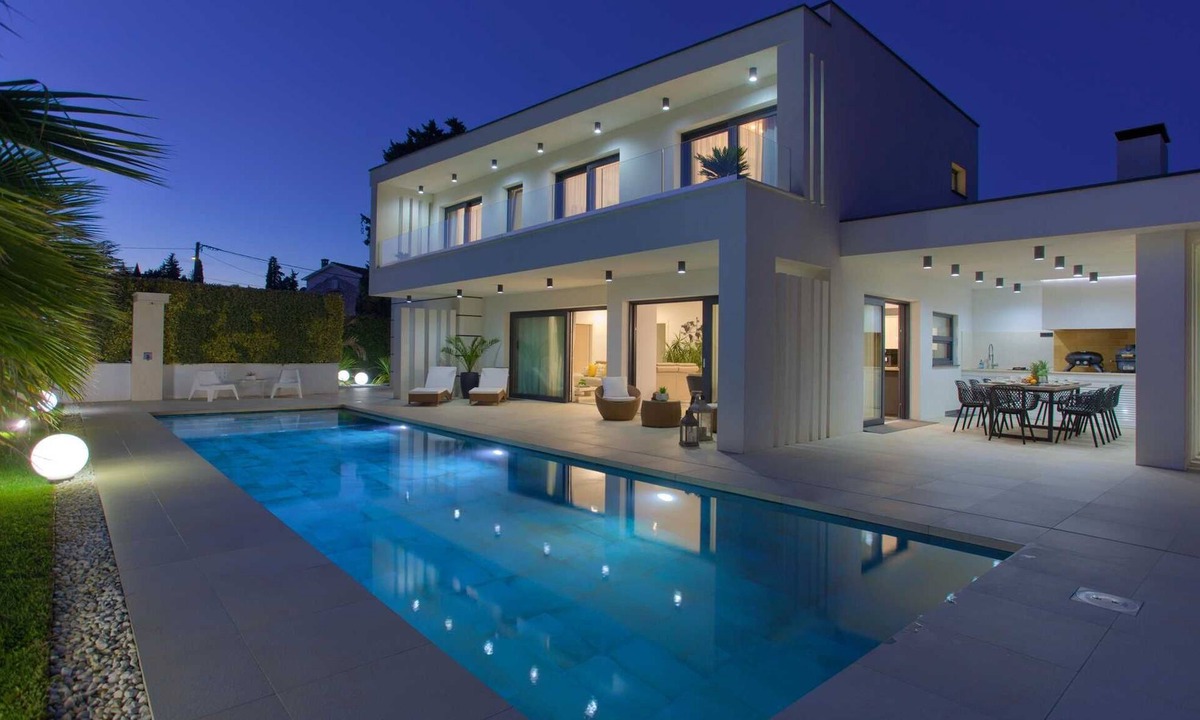 Vrh Villa | Villa LUMINOSA with outdoor and indoor pool and sauna
