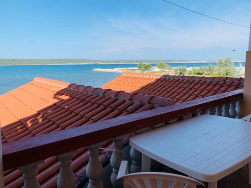 Ljubac Apartment | Villa M, Apartment 4 Persons - direct by the sea, 1st floor