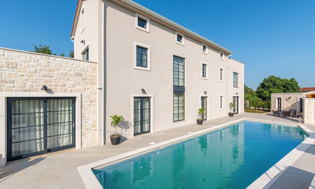 Kirmenjak Villa | Villa Madora, a luxury villa for up to 12 people with private pool and BBQ near Poreč