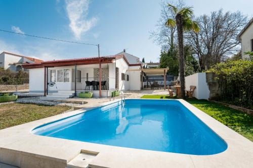 Milcetici Villa | Villa Malinka Private Pool 150m to Beach Garden & BBQ