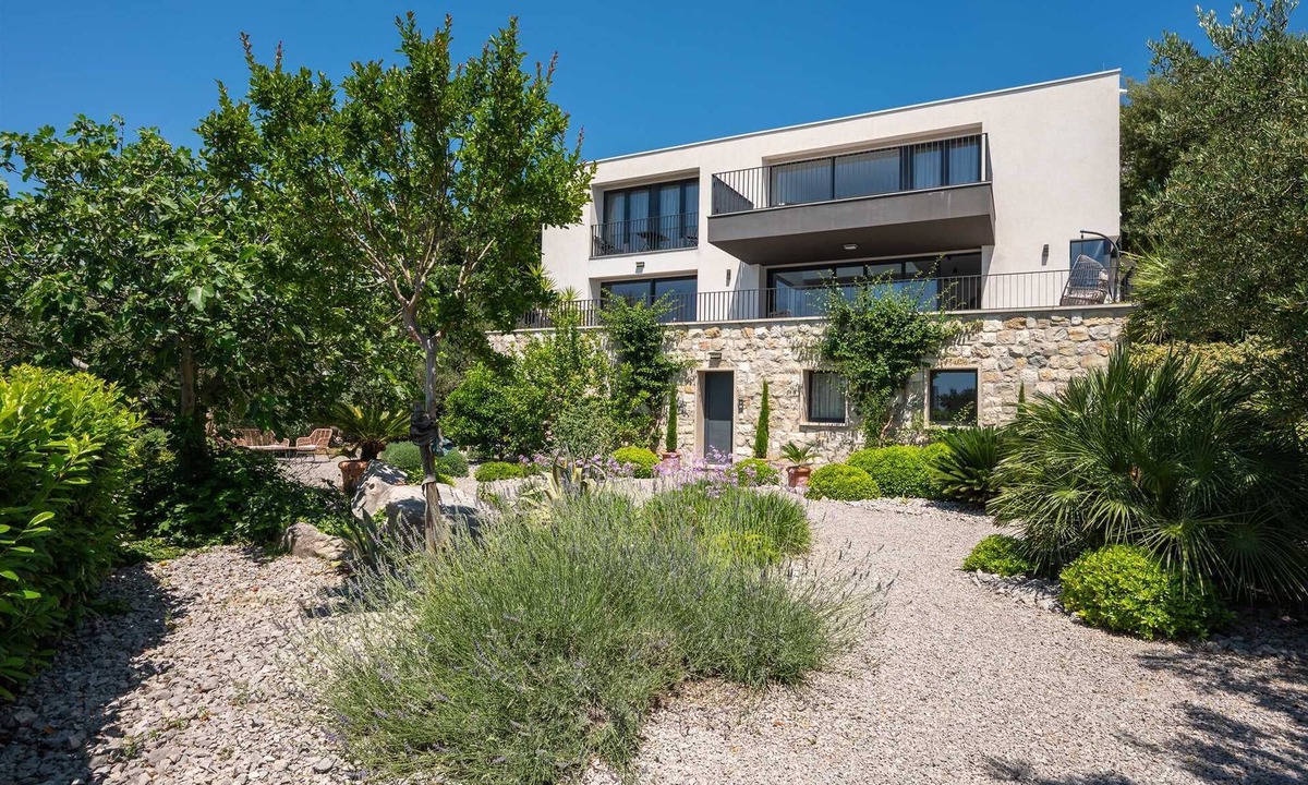 Kastel Kambelovac Villa | Villa Mare Vista – Private Estate with Heated Pool