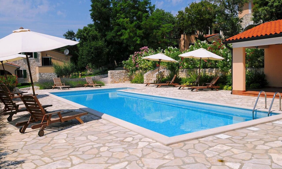 Stanisovi House | Villa Marina, mit Zugang zu zwei Gemeinschaftspools by Interhome