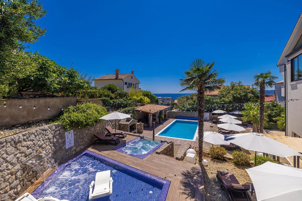 Krk House | Villa Palma Krk Penthouse apartment with sea view and private jacuzzi