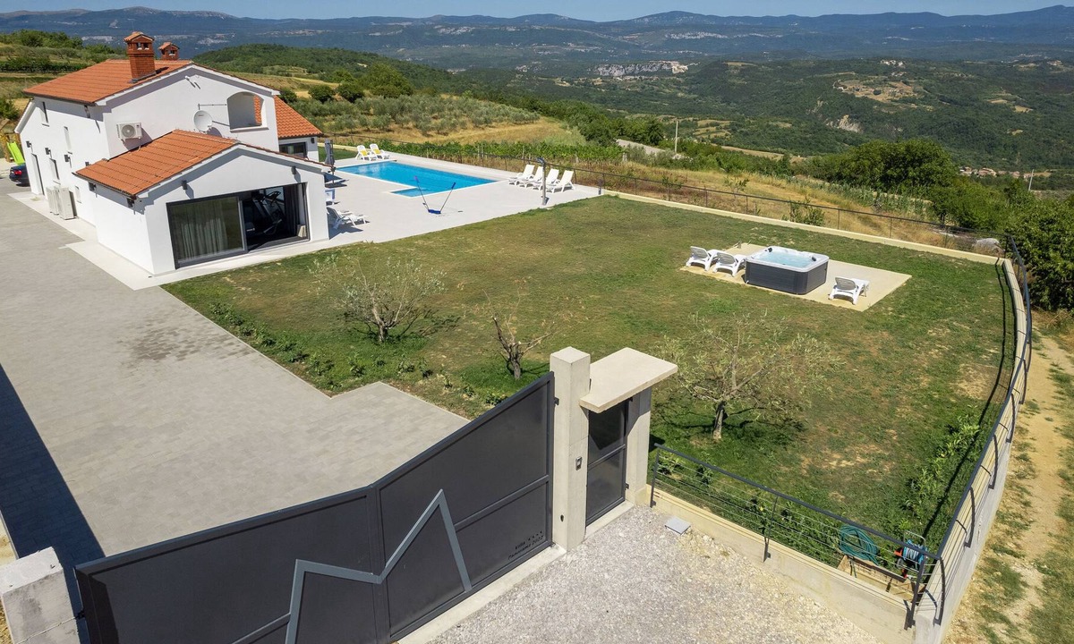 Vrh Villa | Villa Panorama nearby Motovun – Crovillas GmbH