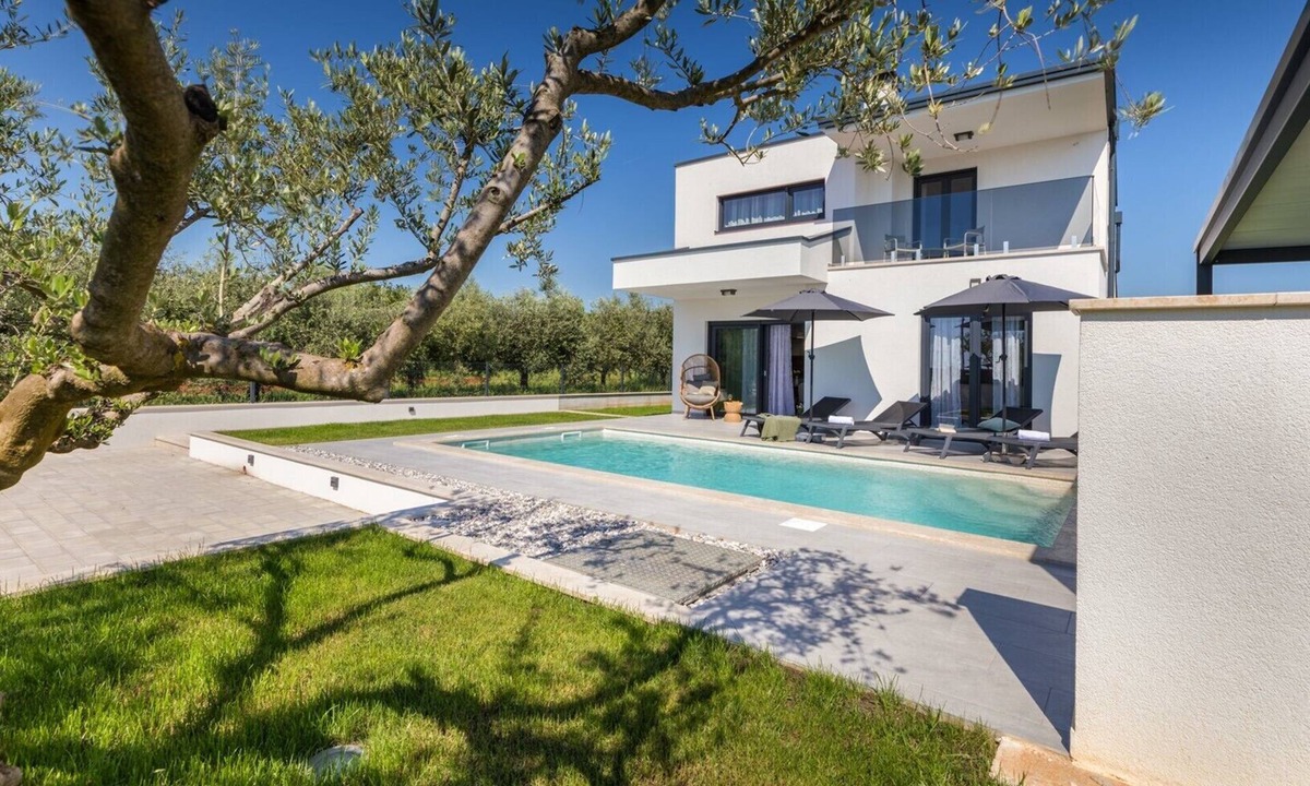 Porec Villa | Villa Parenzana - beautiful modern built villa with private swimming pool near Porec