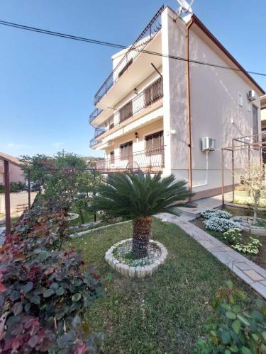 Okrug Gornji Apartment | Villa Petra