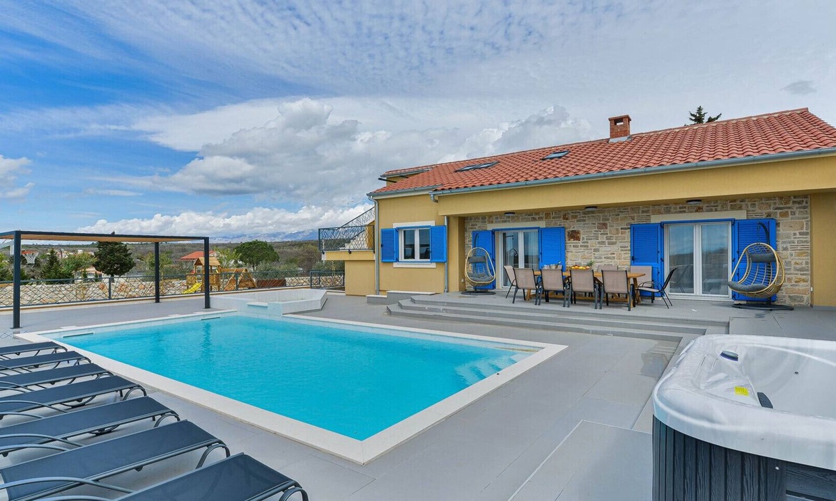 Slivnica Villa | Villa RE with heated pool and spa