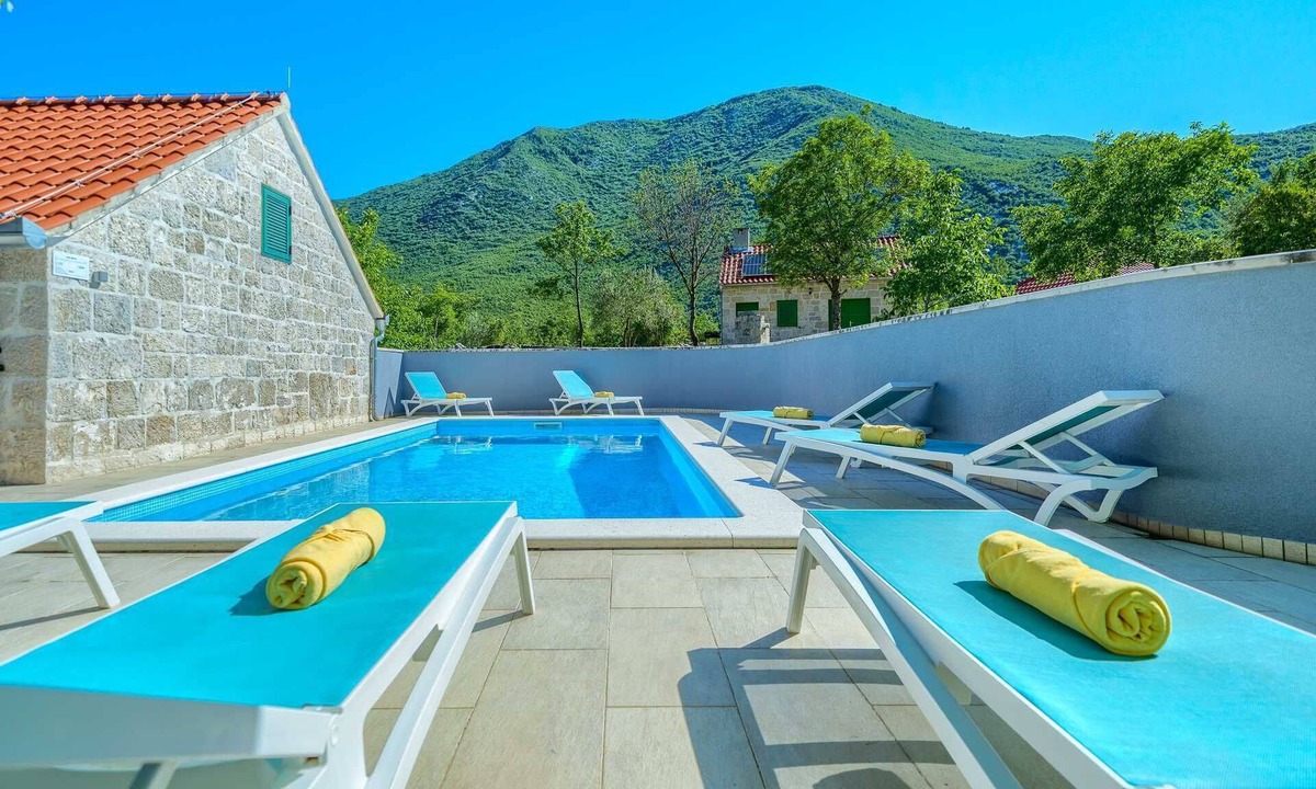 Zagvozd Villa | Villa Roglić in Dalmatian Hinterland with private pool, tennis, bocce and golf court