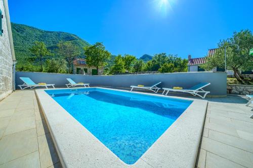 Tucepi Villa | Villa Roglić - Pool, Tennis & Pets welcome I Makarska Riviera