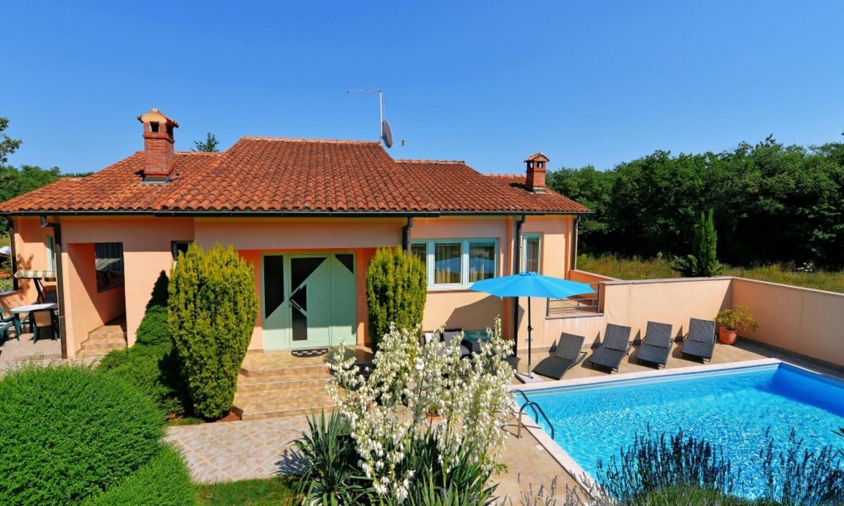 Kapelica Ski Chalet | Villa Stefani with private Pool & Whirlpool up to 8 People in Labin by 22Estates