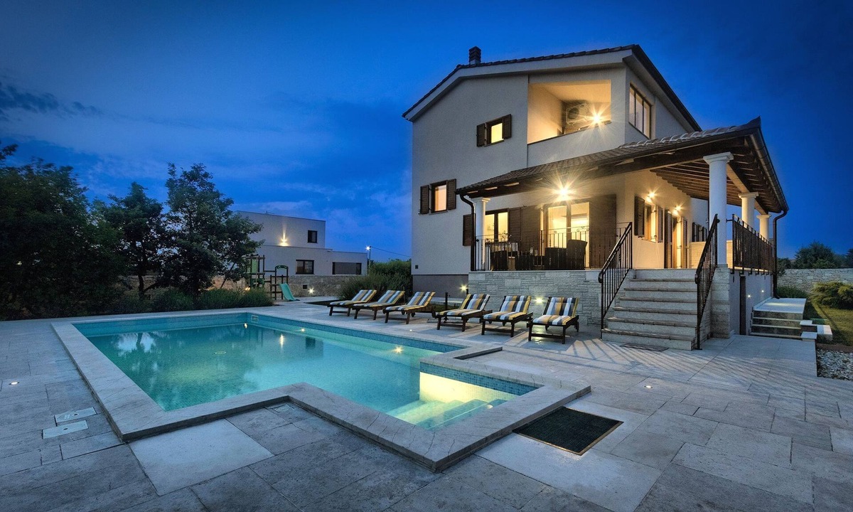 Stokovci Villa | Villa Stokovci with large private yard