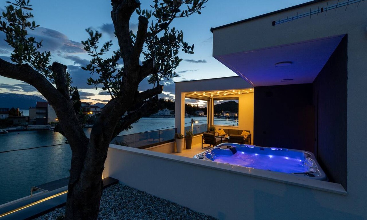 Blace Villa | Villa Sunset Blace by Villas Guide