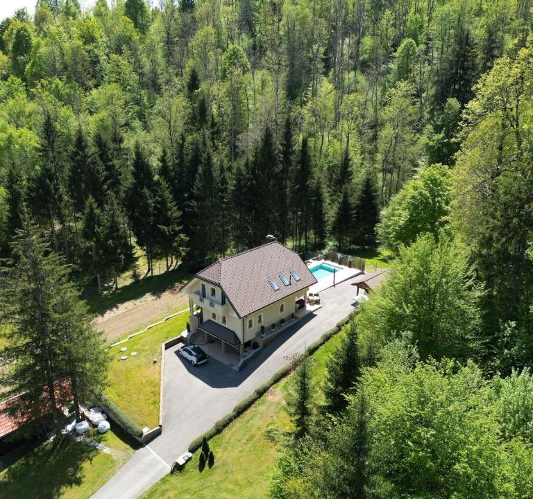 Postojna Villa | Villa Tin & Koča Tin - Nature, Water and Peace