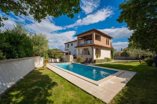 Pinezici Villa | Villa Tina in Pinezici (Haus für 10 Personen)