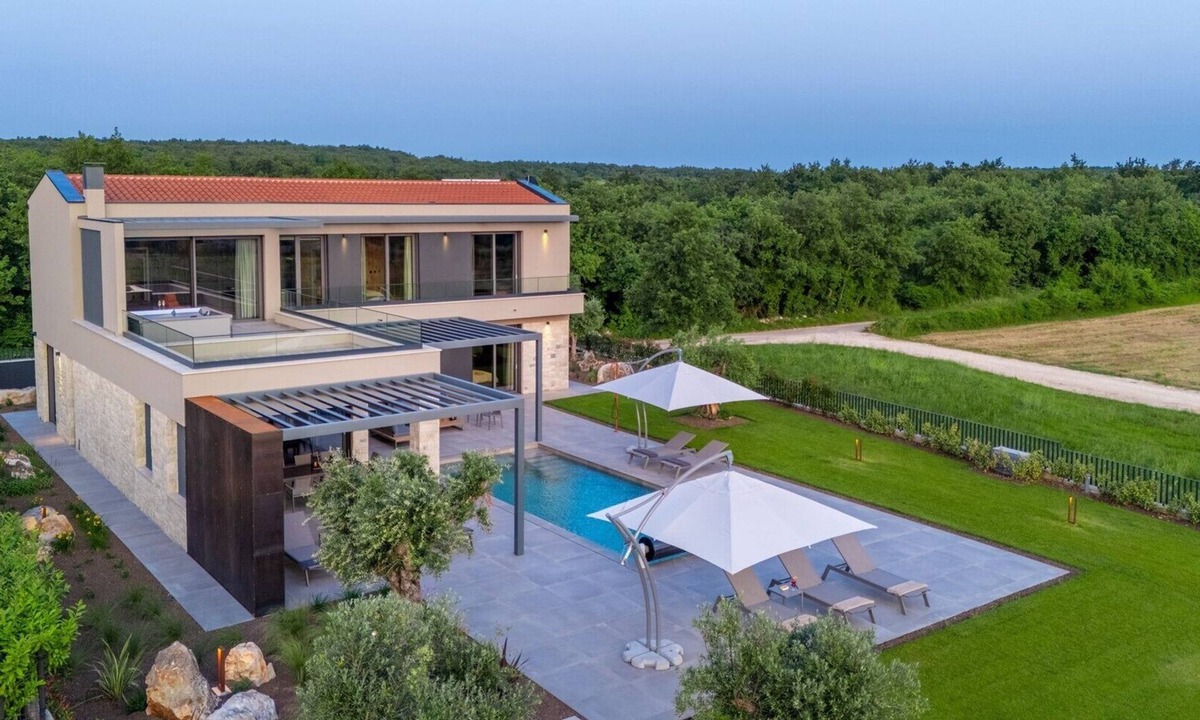 Strpacici Villa | Villa Visignano with private pool and jacuzzi for 8 guests