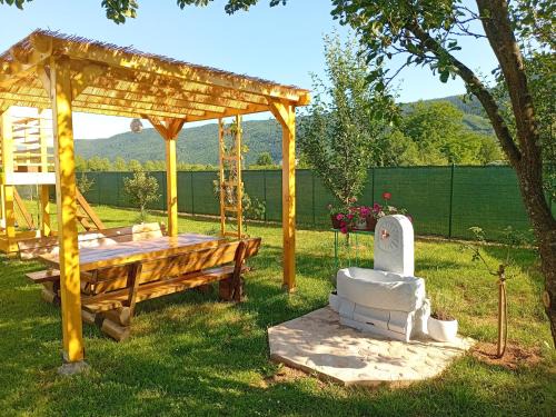 Ilidza Villa | Villa 'Whispering Pines' Ilidža
