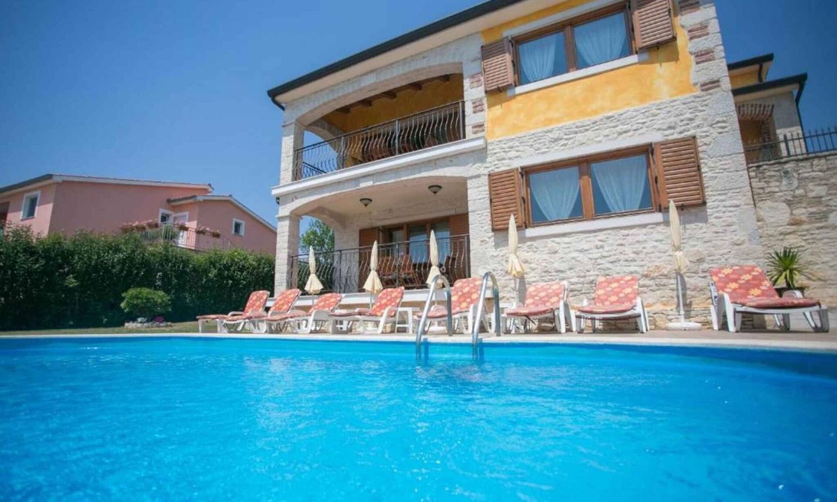 Buici Villa | Villa with pool and garden terrace