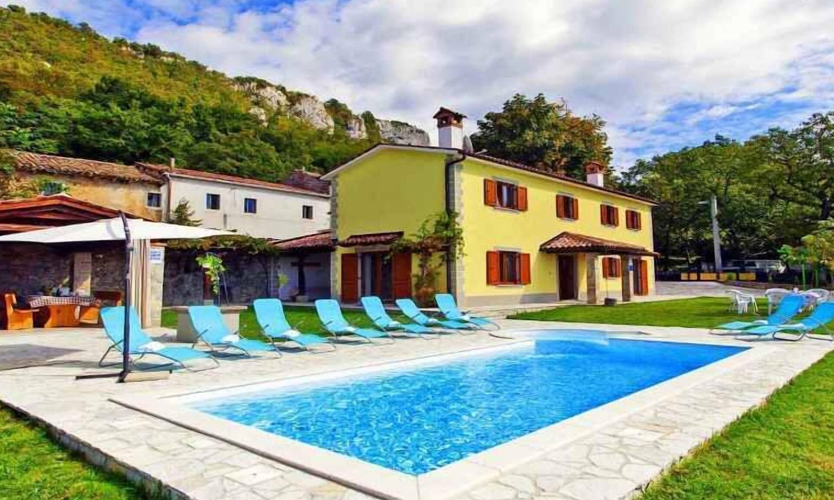 Lupoglav House | Villa with pool and air conditioning