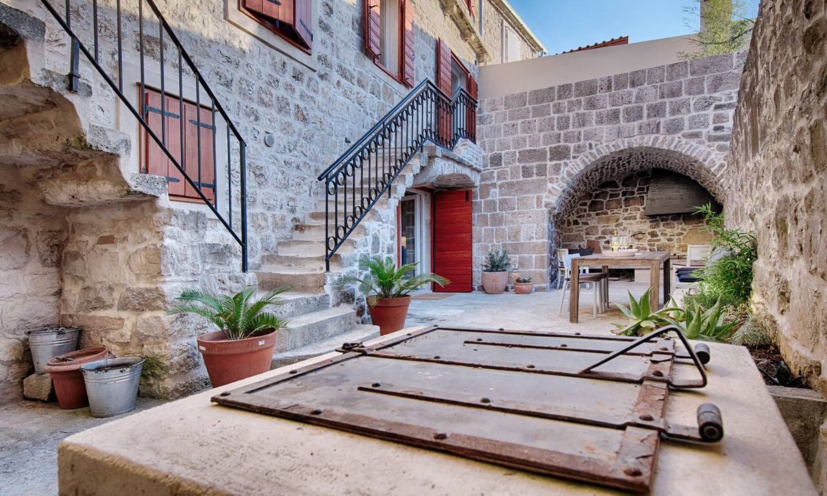 Vis Villa | Villa Zdenka, Kut, Vis, 5BDR, BBQ, stone garden, 2min to the sea and restaurants