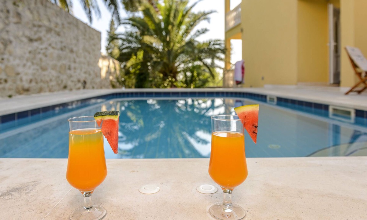 Mlini Apartment | Villa Zlata - apartment for 6+2 near Dubrovnik and just 100 meters from the sea