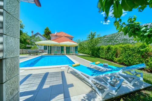 Tucepi Villa | Villa Župa - Heated Pool, Tennis & Sports Complex