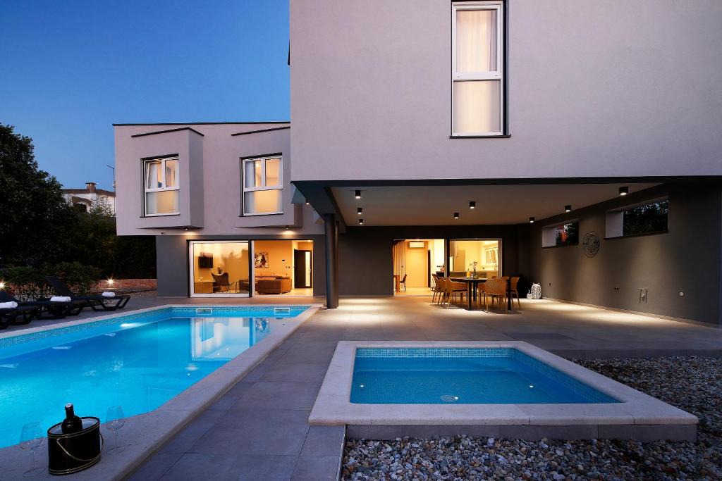 Malinska Villa | VillaLanterna