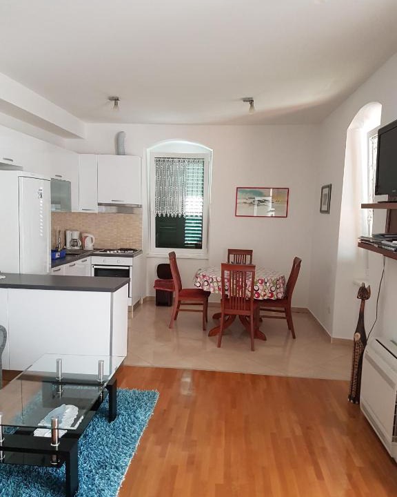 Split Apartment | Viola Apartment