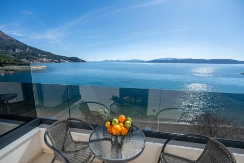 Igrane Apartment | Wind Rose Maestral-beachfront