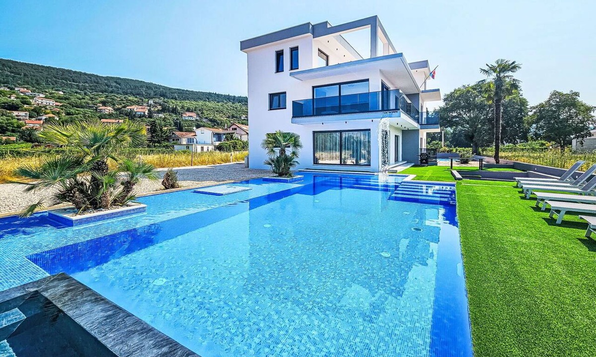 Donji Prolozac Villa | Wonderful private villa for 10 guests with A/C, private pool, WIFI, TV, terrace and panoramic view