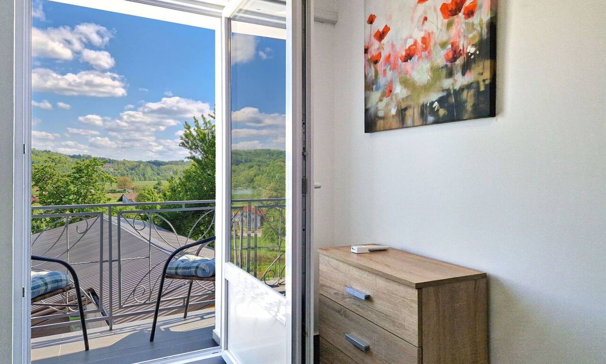 Duga Resa House | Wonderful private villa for 7 people with WIFI, hot tub, TV, patio, pets allowed and panoramic v.