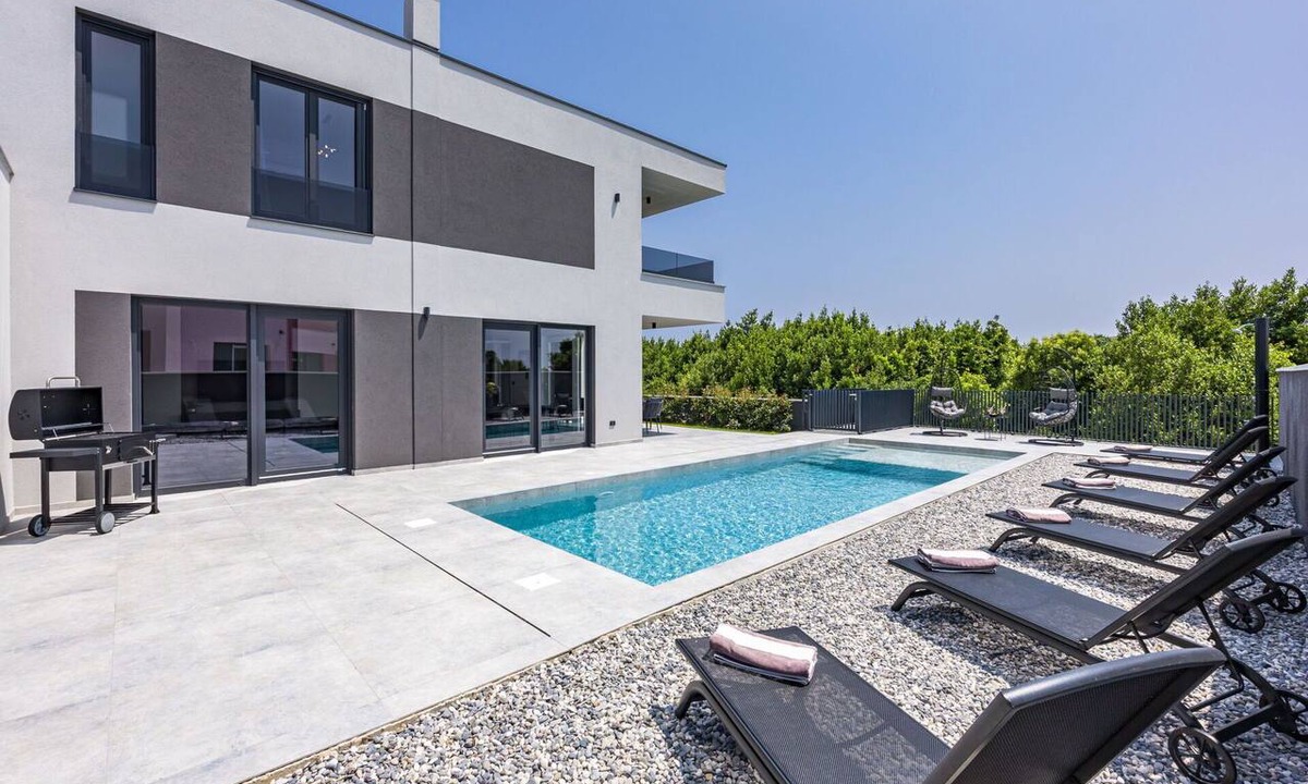 Premantura Villa | Wonderful private villa for 8 guests with WIFI, A/C, private pool, TV and terrace