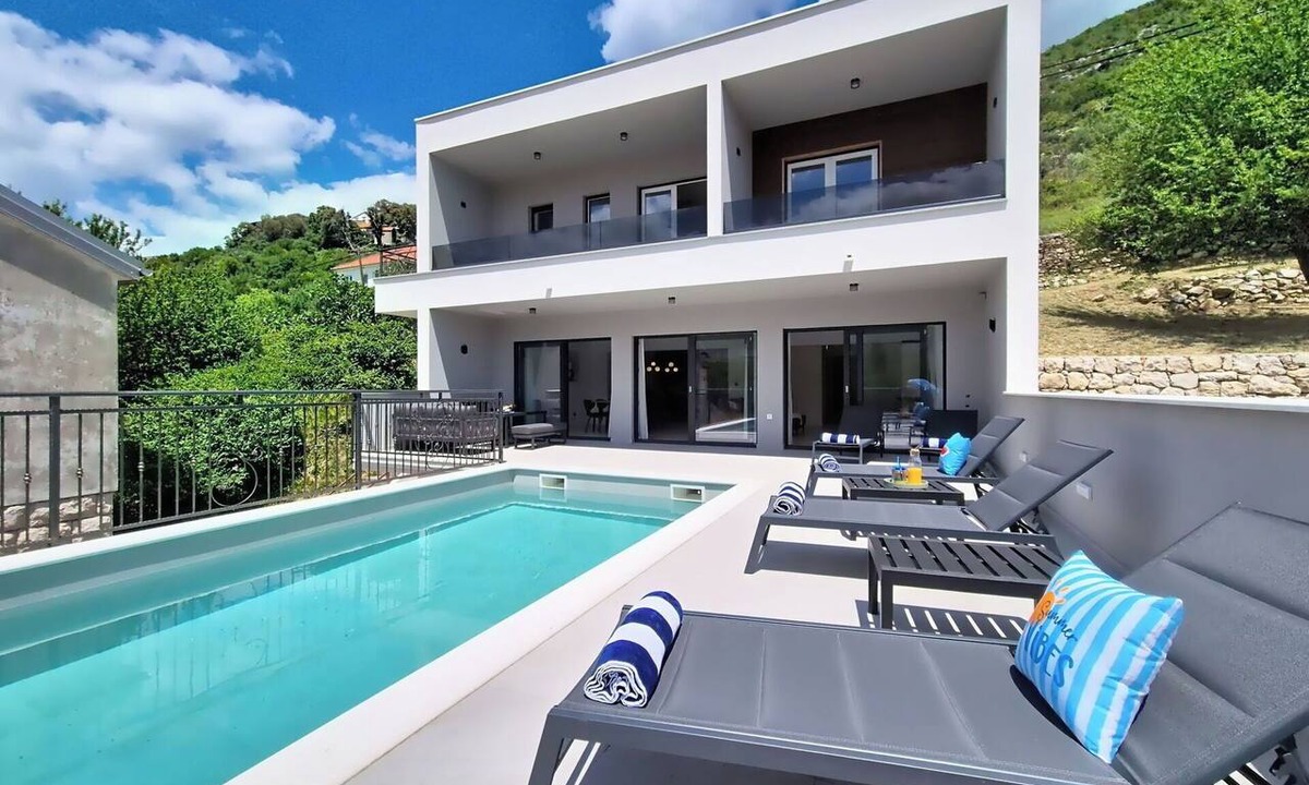 Blato na Cetini House | Wonderful private villa with internet, private pool, A/C, TV, terrace and panoramic view