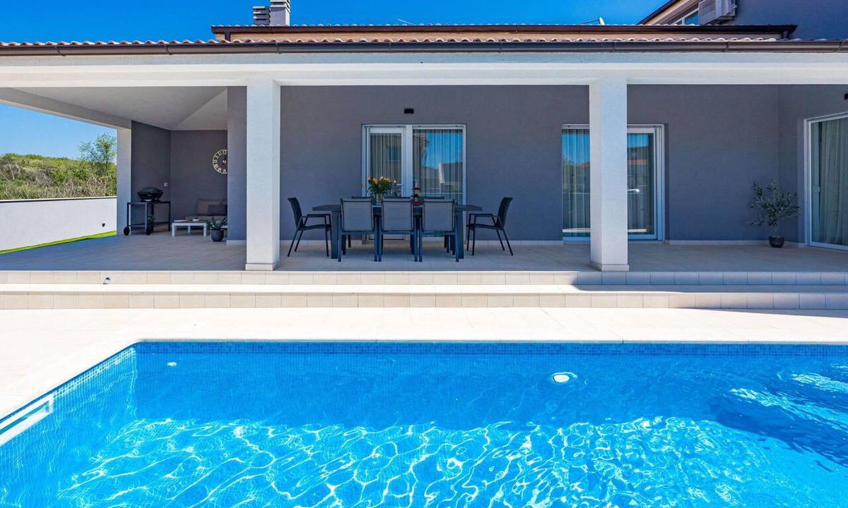 Loborika Villa | Wonderful private villa for 8 guests with private pool, WIFI, A/C, TV, terrace and pets allowed