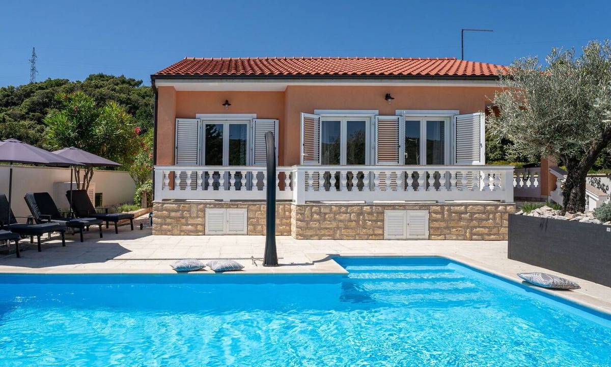 Supetarska Draga House | Wonderful private villa for 4 guests with internet, private pool, A/C, TV and patio
