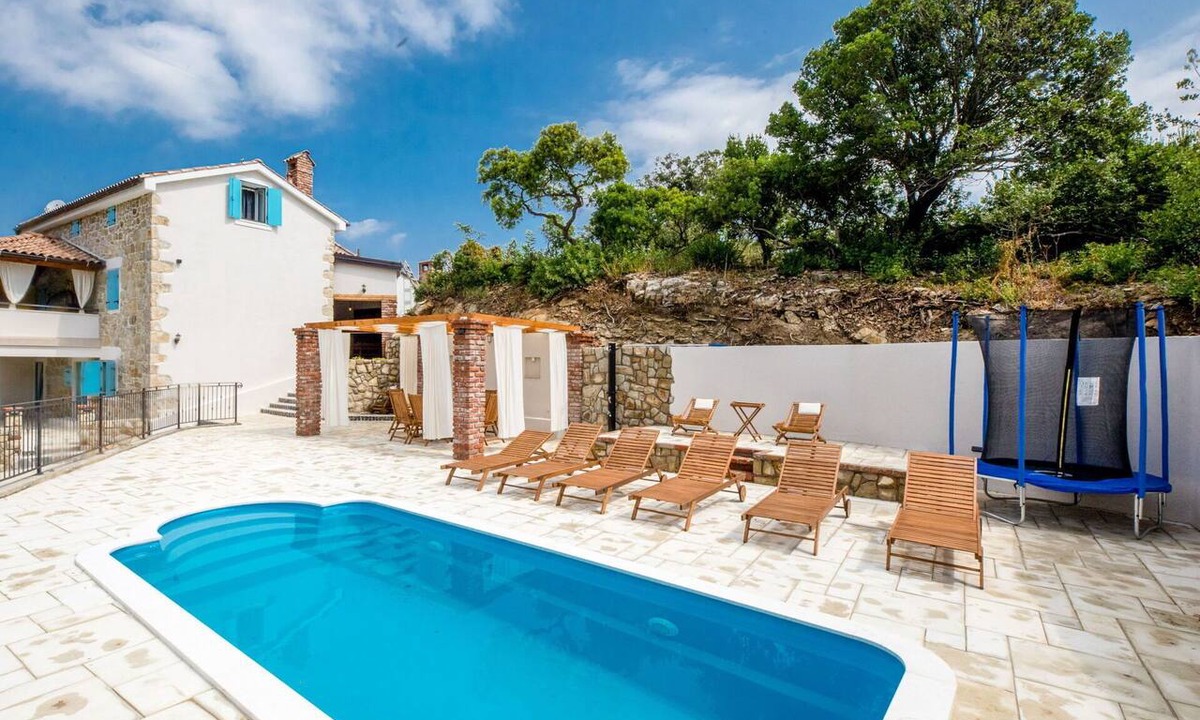 Rab House | Wonderful private villa for 10 guests with WIFI, private pool, A/C, TV, terrace and pets allowed