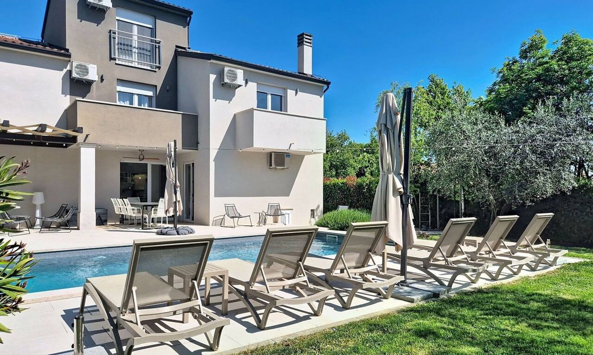 Fiorini House | Wonderful private villa for 10 guests with WIFI, A/C, private pool, TV and terrace