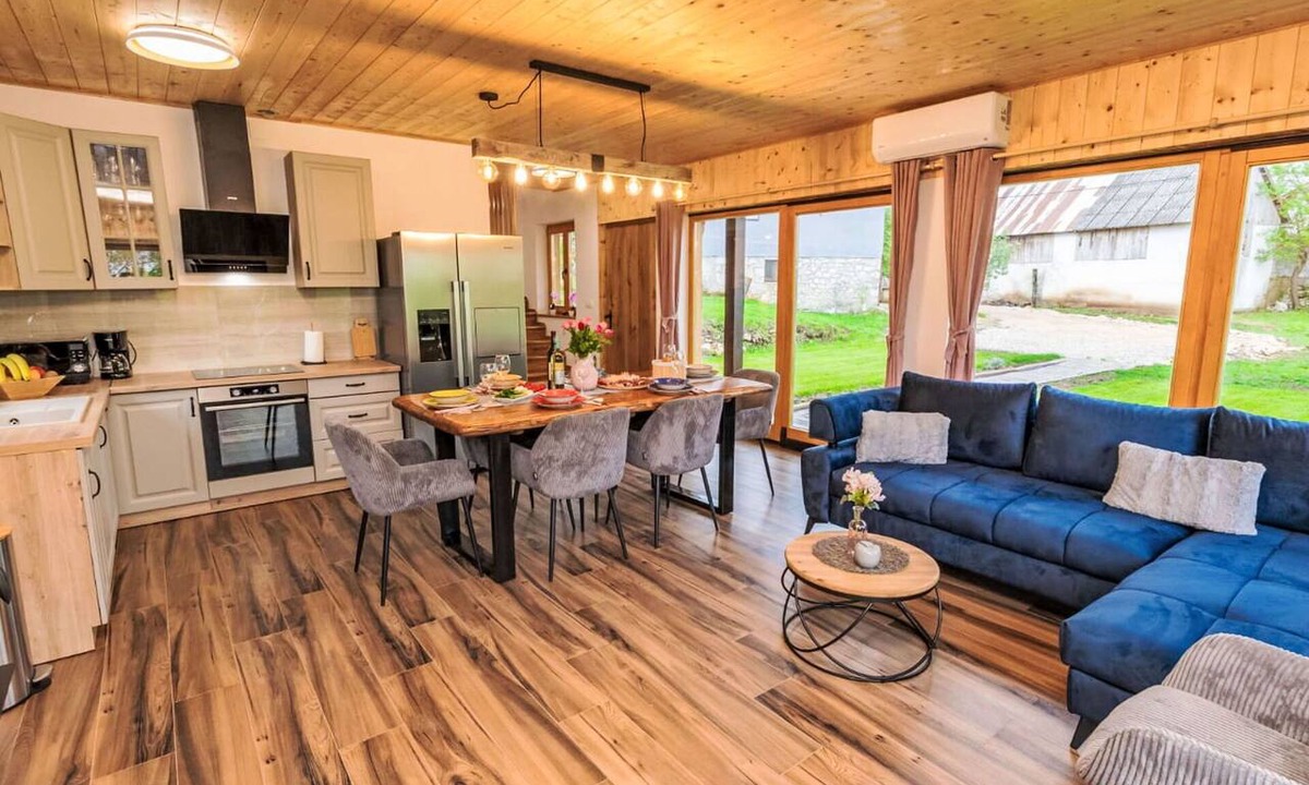 Perusic House | Wonderful private villa for 7 guests with A/C, hot tub, WIFI, TV, terrace and panoramic view