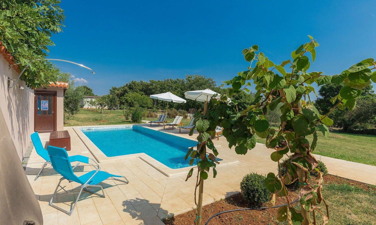 Divsici House | Wonderful private villa for 6 guests with private pool, WIFI, A/C, TV, terrace and pets allowed