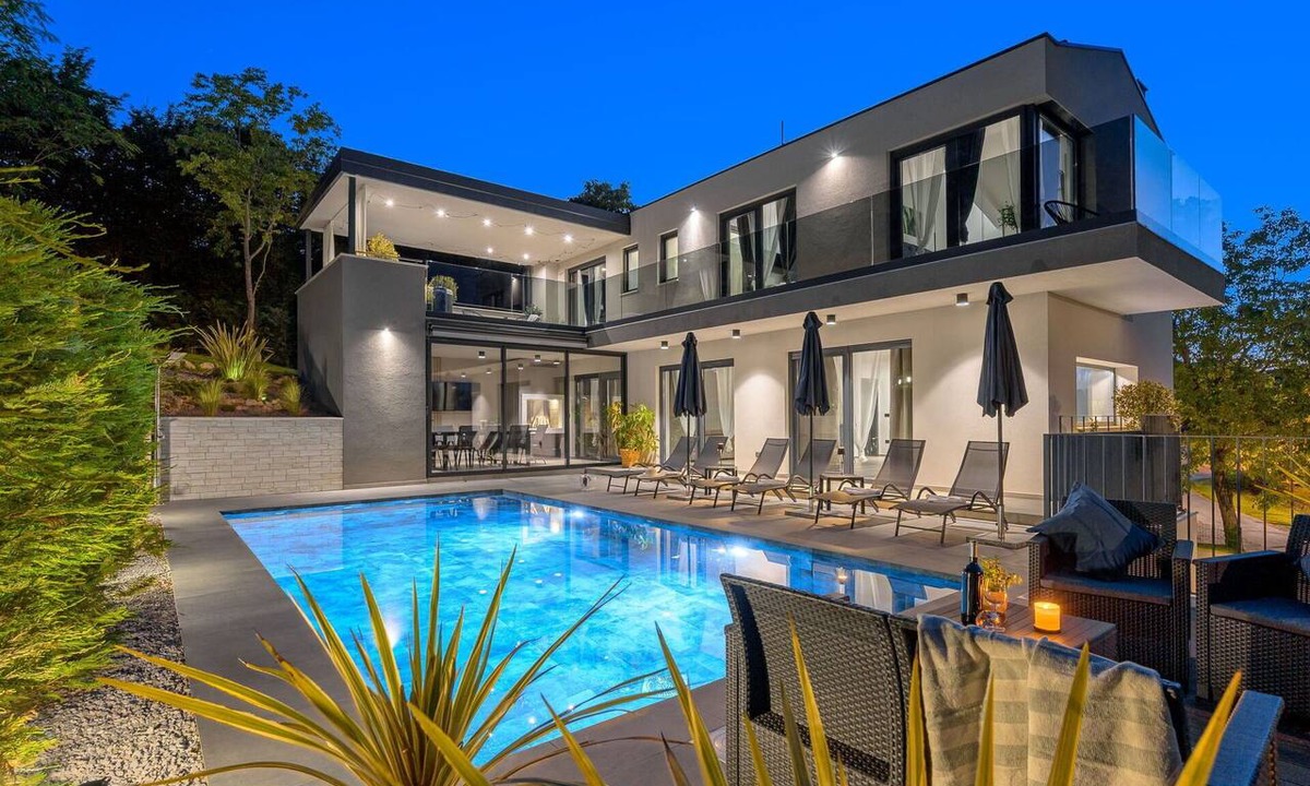 Sumber Villa | Wonderful private villa with A/C, hot tub, private pool, WIFI, TV, terrace and pets allowed