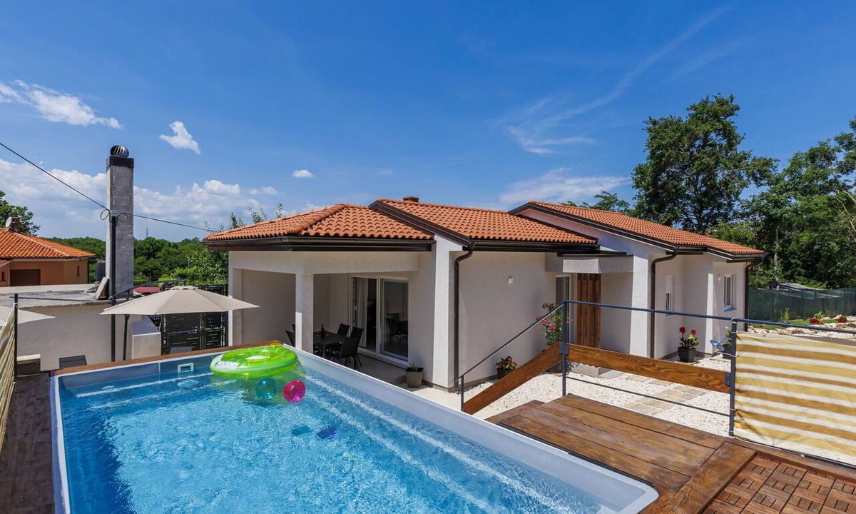 Strmac House | Wonderful private villa for 6 guests with WIFI, A/C, private pool, TV and terrace