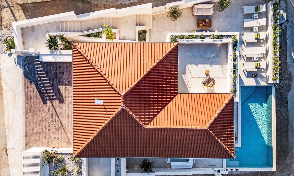 Splitska Villa | Wonderful private villa for 8 guests with WIFI, private pool, A/C, TV, terrace and pets allowed