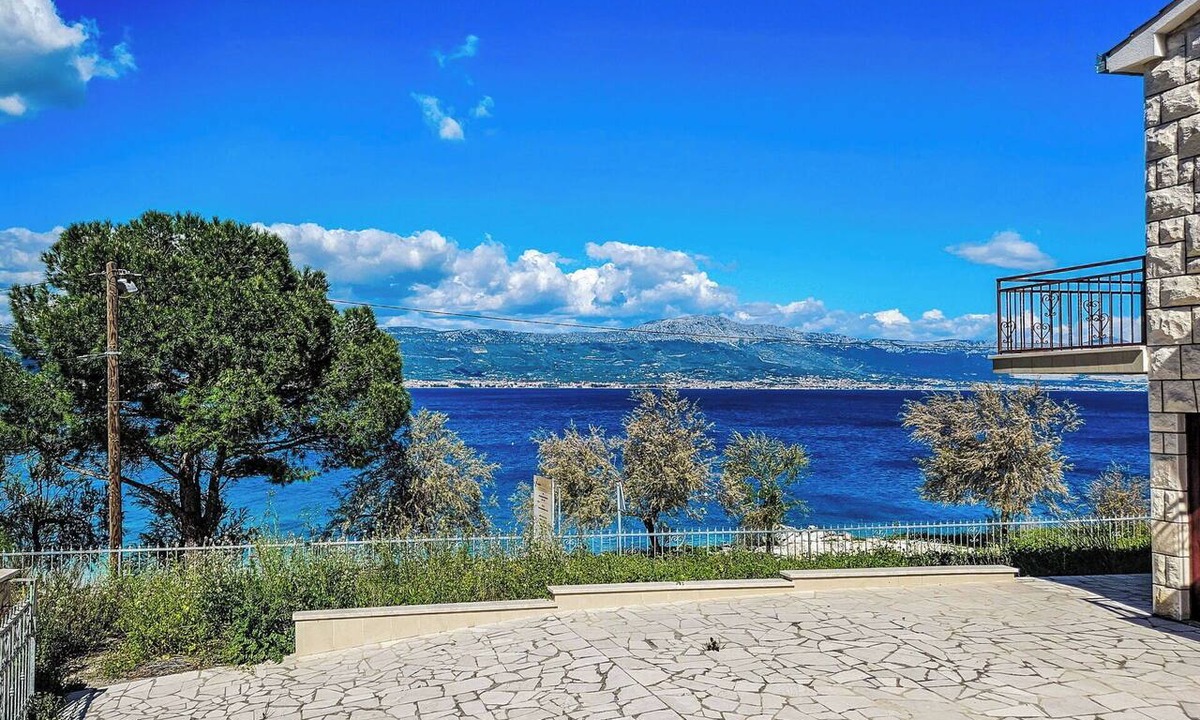 Municipality of Trogir House | Wonderful private villa for 10 people with A/C, WIFI, TV and terrace