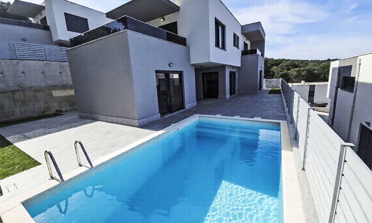 Splitska Villa | Wonderful private villa for 6 guests with A/C, private pool, WIFI, TV and terrace