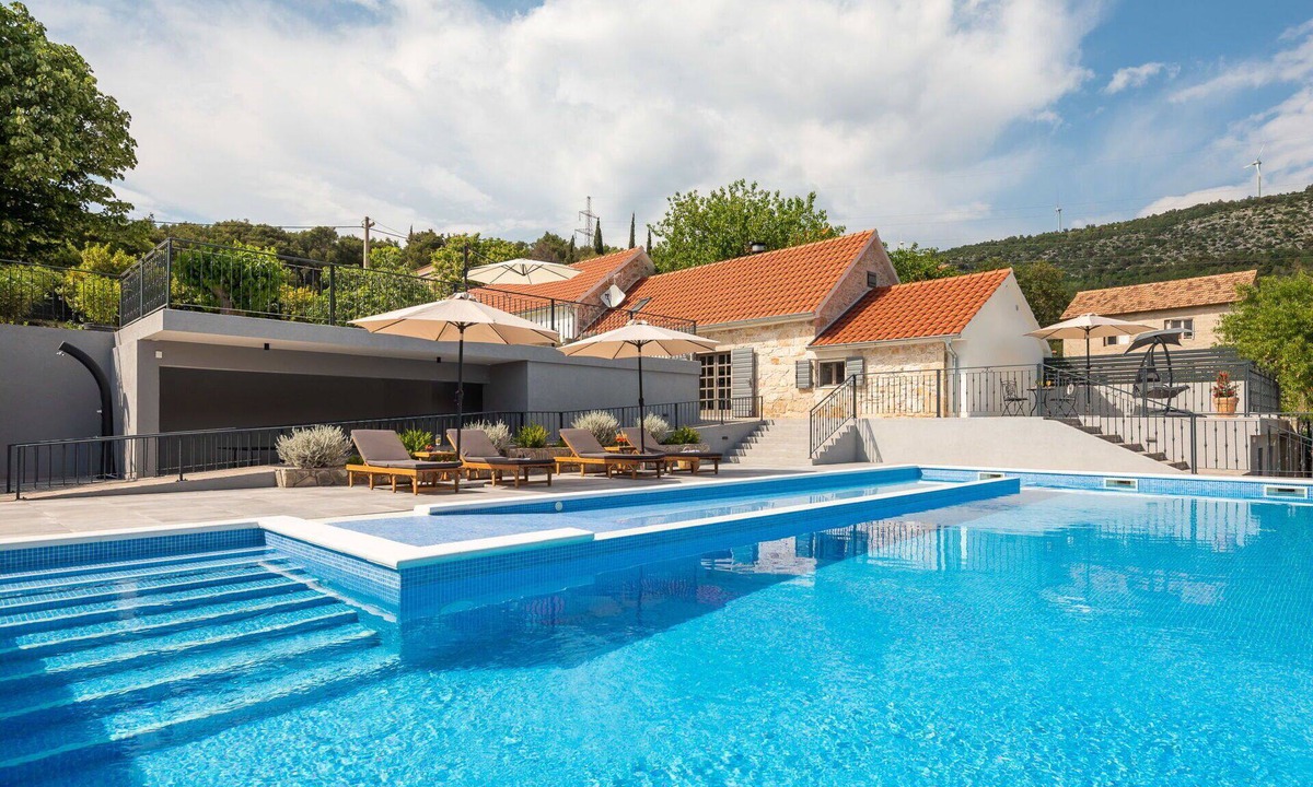 Sibenik House | Wonderful private villa with A/C, WIFI, private pool, TV, terrace, pets allowed and panoramic view