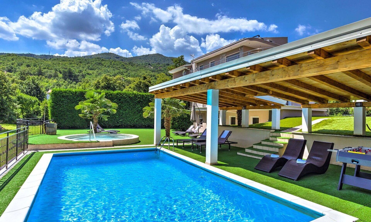 Pobri House | Wonderful villa for 10 guests with A/C, WIFI, hot tub, private pool, TV and patio
