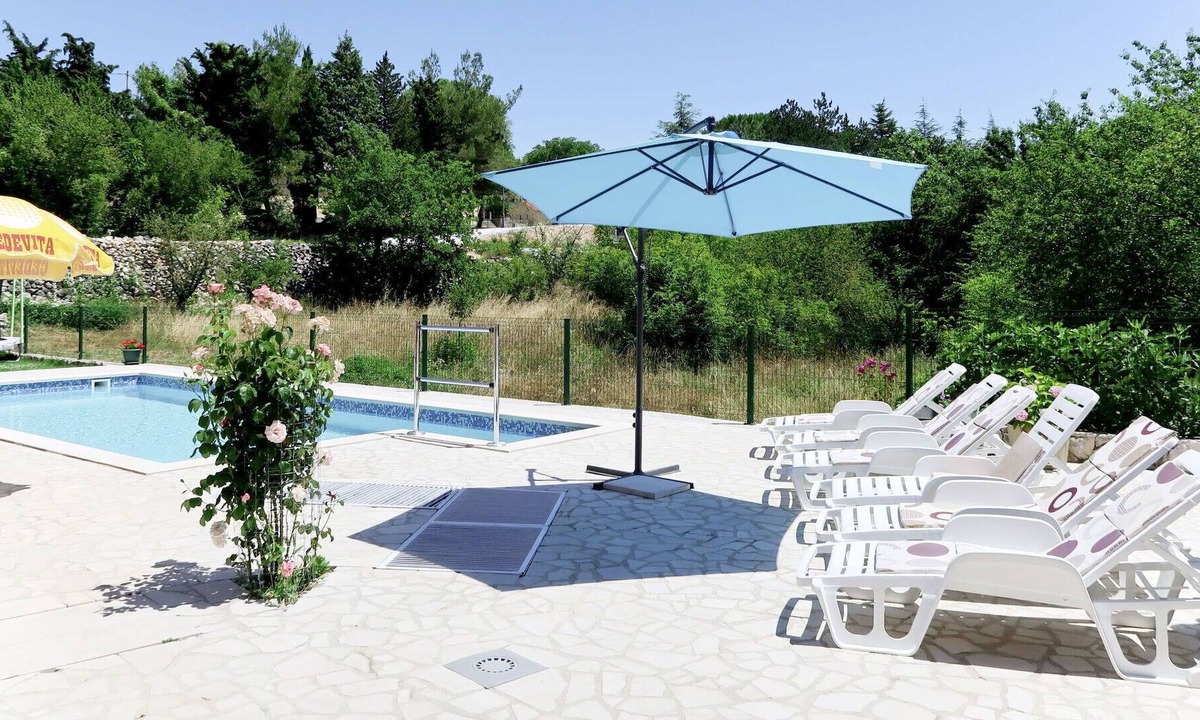 Srijane House | Wonderful villa for 6 guests with A/C, WIFI, private pool, TV, terrace, pets allowed and parking