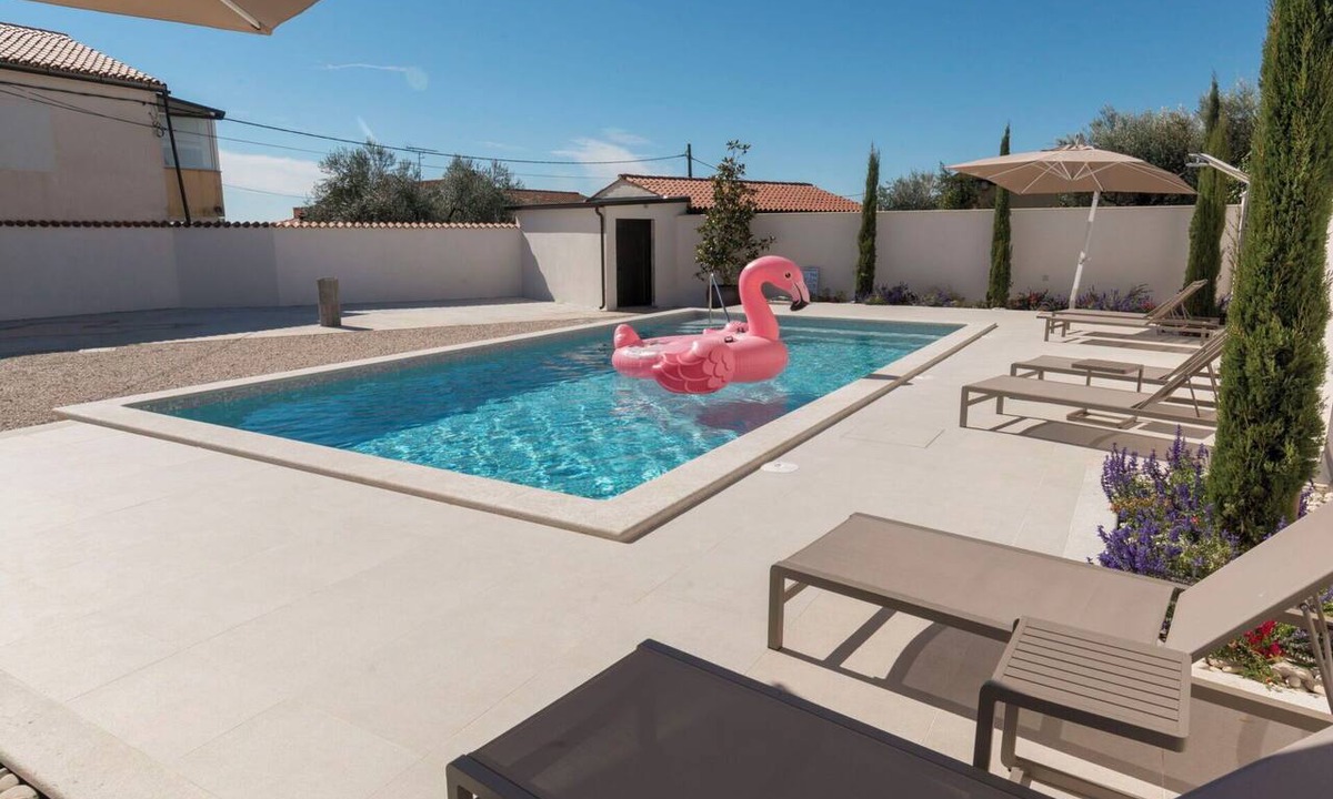 Valica House | Wonderful villa with hot tub, A/C, private pool, internet, TV, terrace and pets allowed