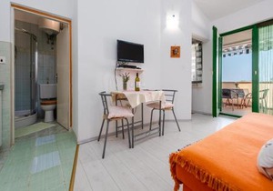 1 Bedroom Nice Apartment In Potocnica