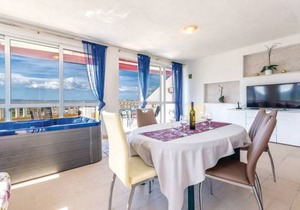 2 bedroom accommodation in Zrnovnica in Žrnovnica